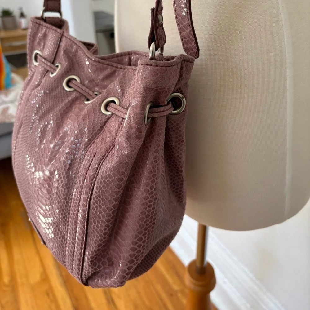 Nine West Pink Snakeskin Embossed Bucket Bag Crossbody Y2K Boho